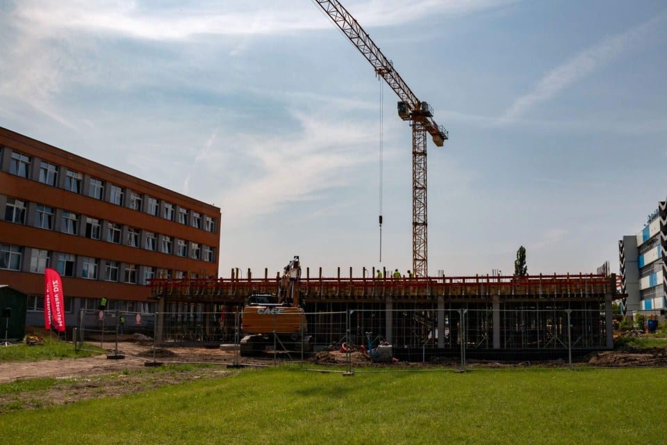 Přístavba nové budovy školy